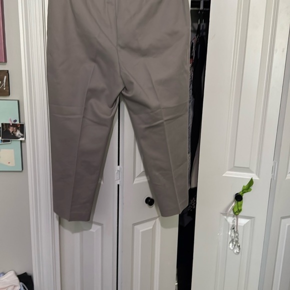 Chico's Gray Ankle-Length Cropped Pants - Picture 4 of 8